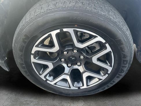 Used 2025 RAM 1500 Laramie AWD/4WD image 37