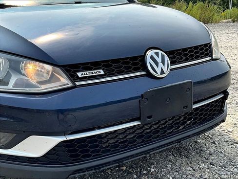 Used 2017 Volkswagen Golf Alltrack S image 24