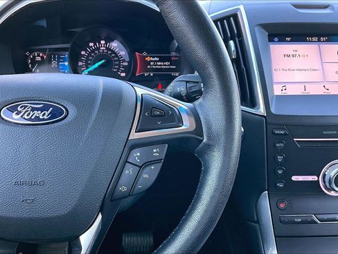 Used 2019 Ford Edge Titanium image 10