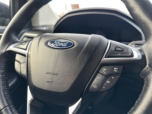 Used 2022 Ford Edge SEL image 25