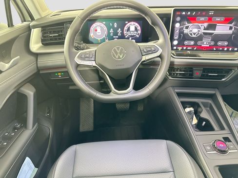 New 2026 Volkswagen Tiguan SE image 21