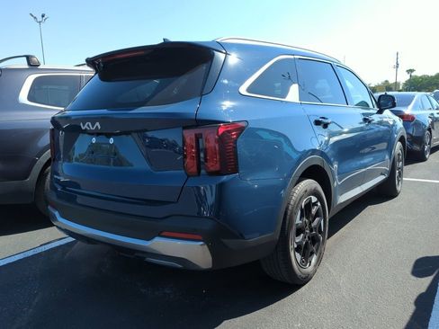 Certified 2024 Kia Sorento S w/ Panoramic Sunroof Package image 9