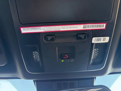 Used 2025 Toyota Camry SE image 23