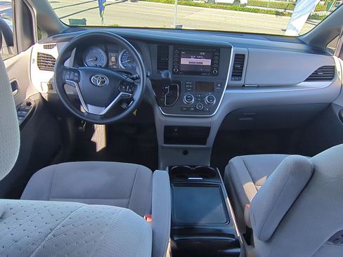 Used 2020 Toyota Sienna LE image 18