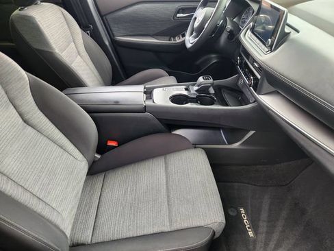 Used 2023 Nissan Rogue SV FWD image 11