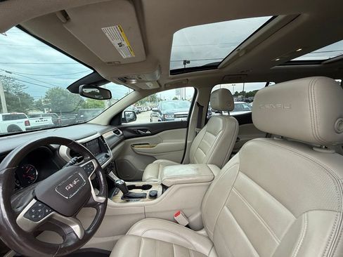 Used 2019 GMC Acadia Denali w/ Technology Package AWD/4WD image 11