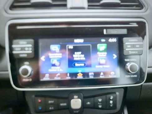 Used 2018 Nissan Leaf SV image 38