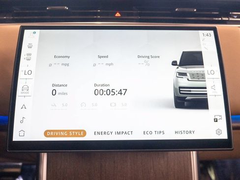 Certified 2025 Land Rover Range Rover SE AWD/4WD image 26