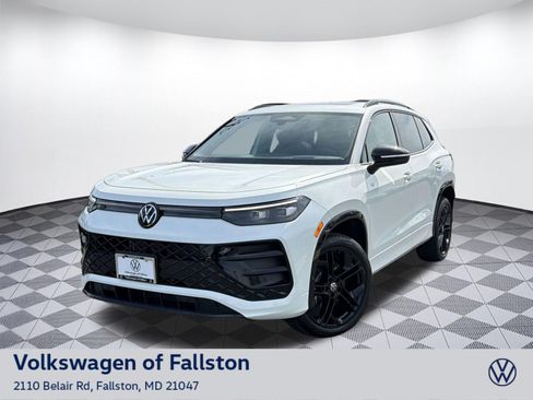 New 2026 Volkswagen Tiguan SE R-Line AWD/4WD image 1