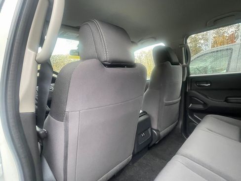 Certified 2025 Nissan Frontier SV image 18