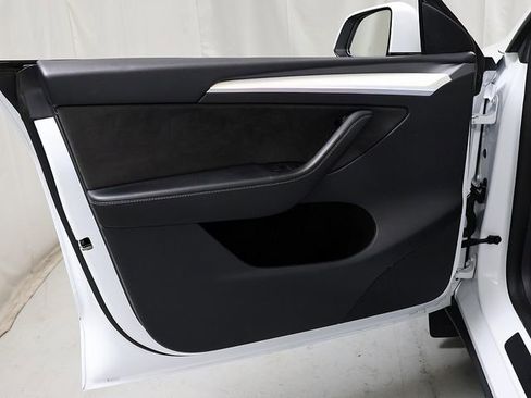 Used 2022 Tesla Model Y Performance image 21