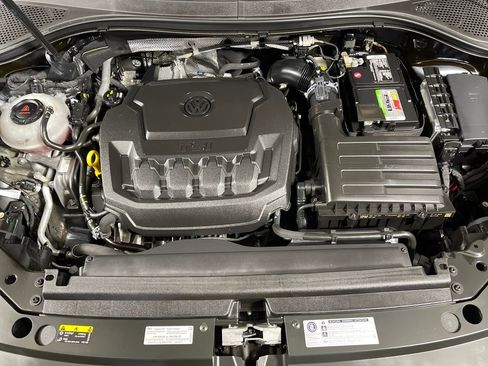 Used 2020 Volkswagen Tiguan SE w/ Panoramic Sunroof Package image 9