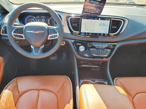 Used 2024 Chrysler Pacifica Pinnacle AWD/4WD image 24