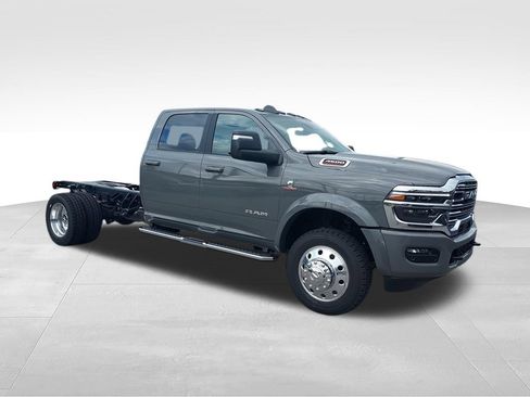 New 2026 RAM 4500 4x4 Crew Cab DRW w/ Laramie Trim Package image 2