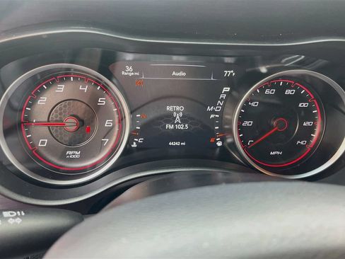 Used 2018 Dodge Charger SXT RWD image 12