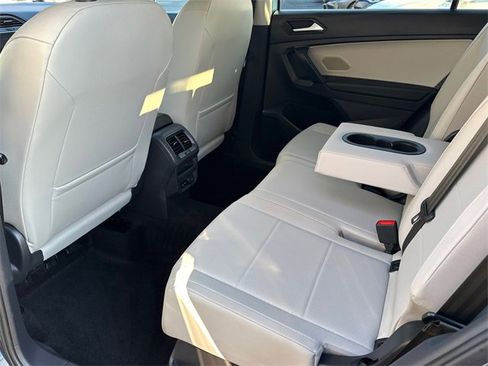 Used 2019 Volkswagen Tiguan SE w/ Panoramic Sunroof Package image 17