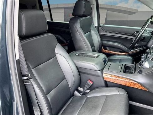 Used 2020 Chevrolet Suburban Premier AWD/4WD image 7
