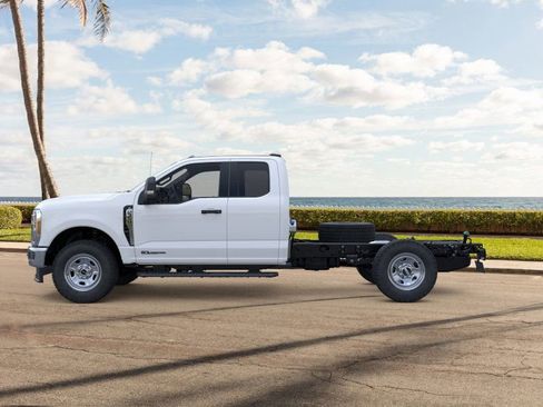 New 2025 Ford F350 XL w/ XL Chrome Package image 3