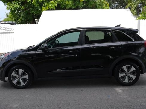 Used 2017 Kia Niro FE FWD image 3