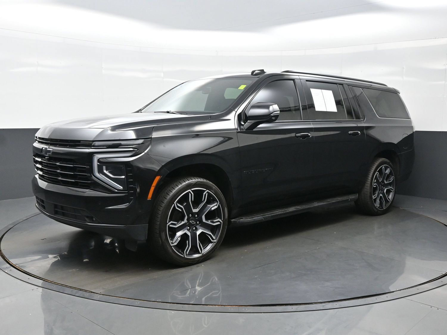 Used 2025 Chevrolet Suburban RST w/ RST Capability Package AWD/4WD image 2
