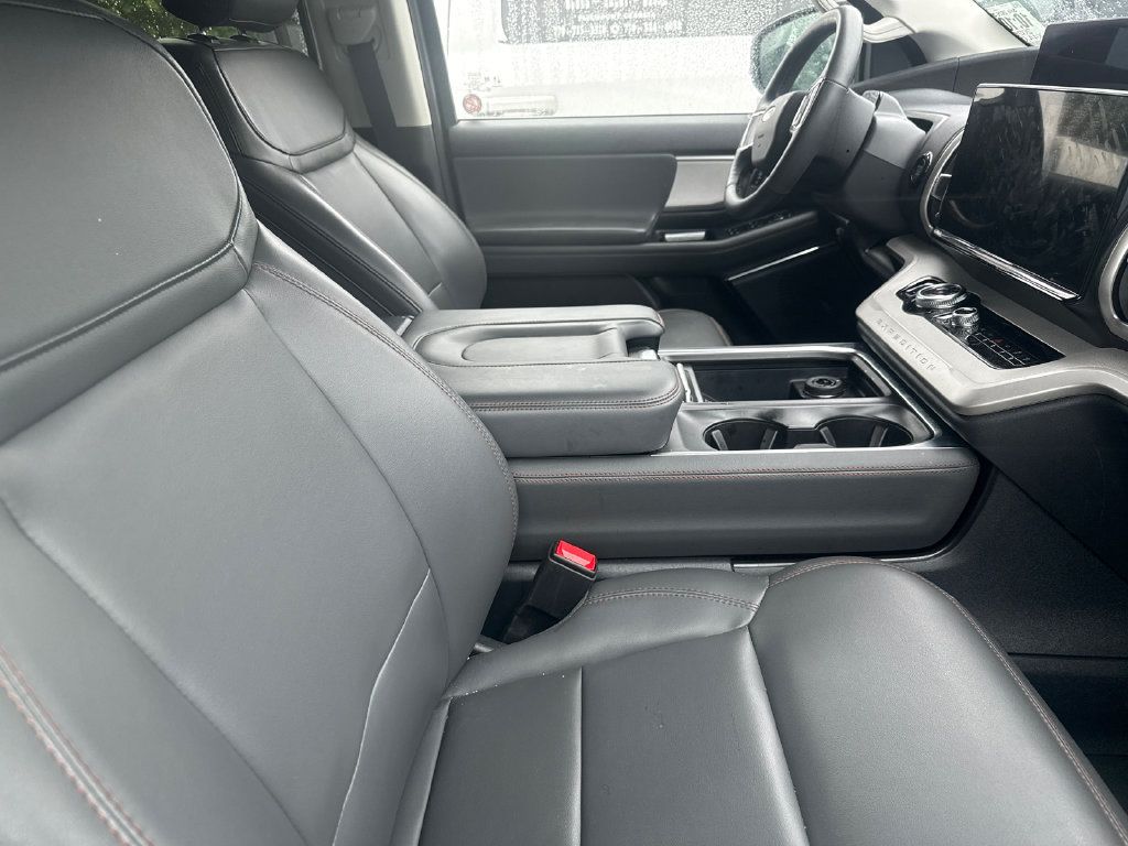 Used 2025 Ford Expedition Active AWD/4WD image 17