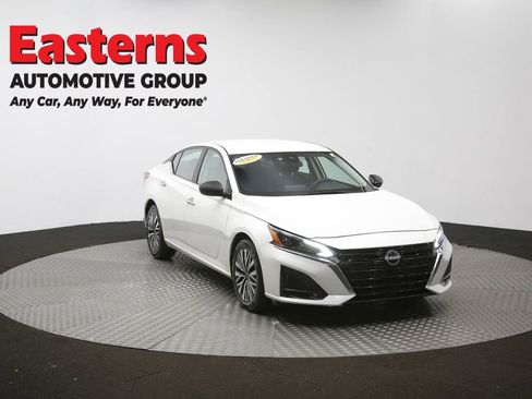 Used 2025 Nissan Altima 2.5 SV FWD image 50