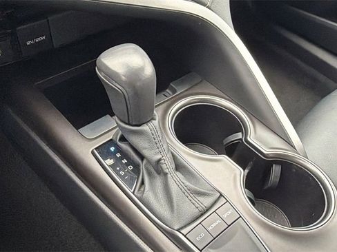Used 2024 Toyota Camry SE image 37