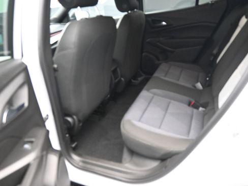 Used 2025 Chevrolet Trax RS w/ Sunroof Package FWD image 25