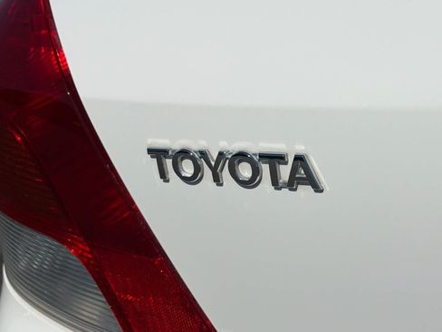 Used 2011 Toyota Yaris 2-Door Hatchback w/ Convenience Pkg FWD image 9