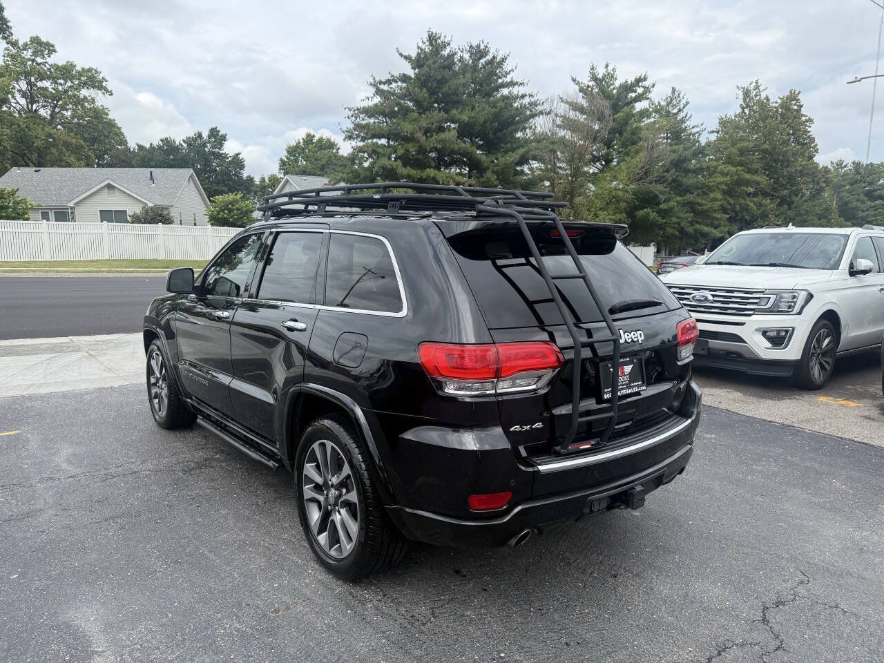 Used 2018 Jeep Grand Cherokee Overland AWD/4WD image 5
