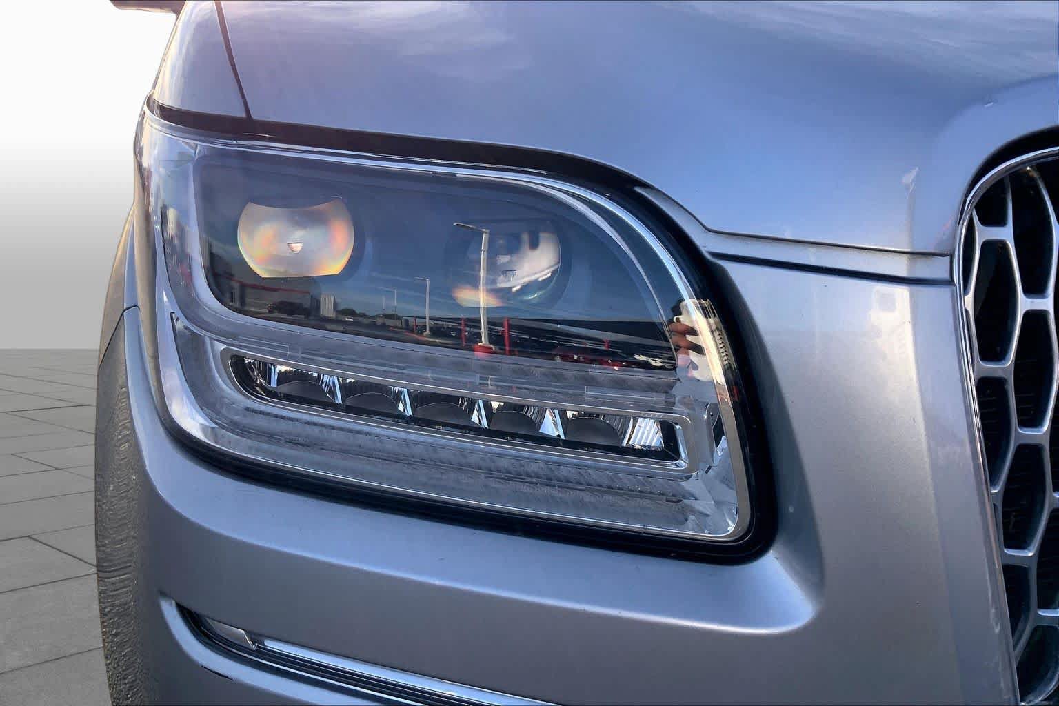 Used 2021 Lincoln Navigator 4WD image 28
