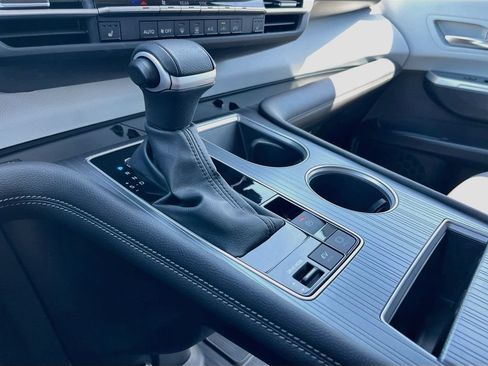 Used 2025 Toyota Sienna XLE w/ XLE Plus Package FWD image 16