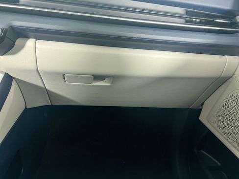 New 2026 Kia Carnival EX FWD image 34