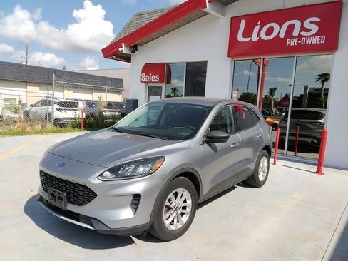 Used 2022 Ford Escape SE FWD image 2