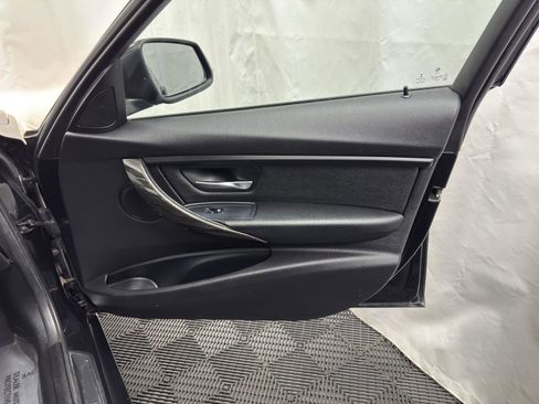 Used 2016 BMW 320i xDrive Sedan w/ Driver Assistance Package image 28