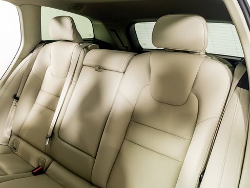 Used 2026 Volvo V60 B5 Cross Country Plus w/ Protection Package Premier image 27