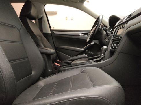 Used 2018 Volkswagen Passat 2.0T R-Line FWD image 21