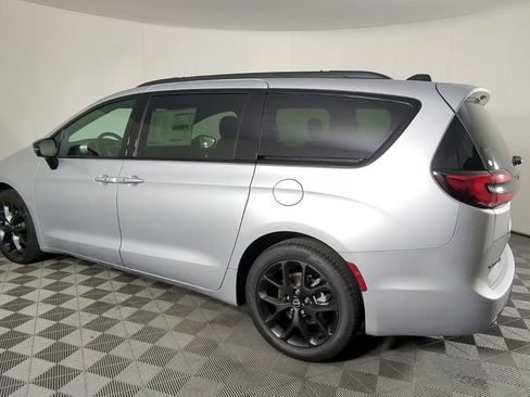 New 2026 Chrysler Pacifica Select w/ S Appearance Package image 7