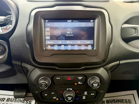 Used 2021 Jeep Renegade Latitude w/ Convenience Group AWD/4WD image 25