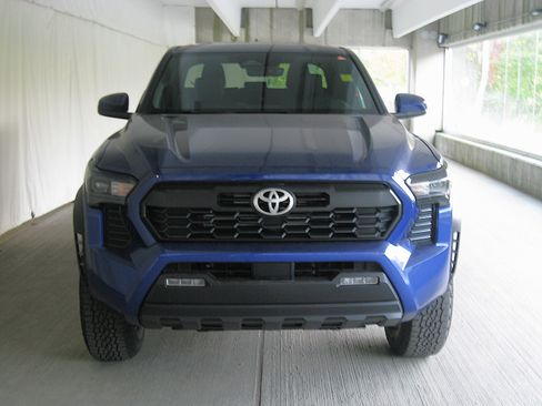 New 2025 Toyota Tacoma TRD Off-Road image 3