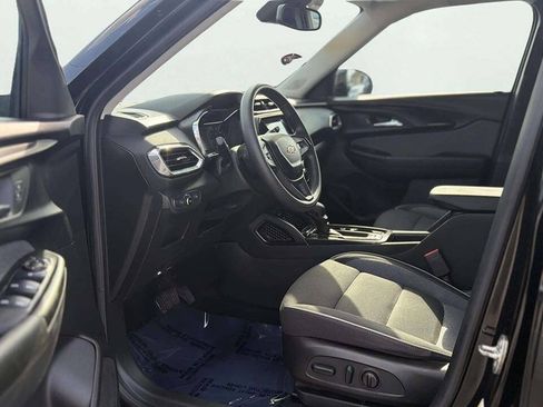 Used 2022 Chevrolet TrailBlazer LT w/ Convenience Package FWD image 12