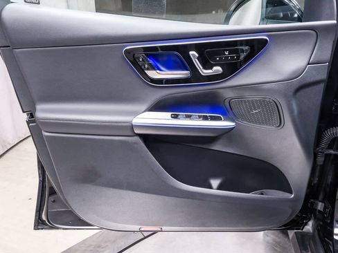 Used 2025 Mercedes-Benz GLC 300 4MATIC image 22