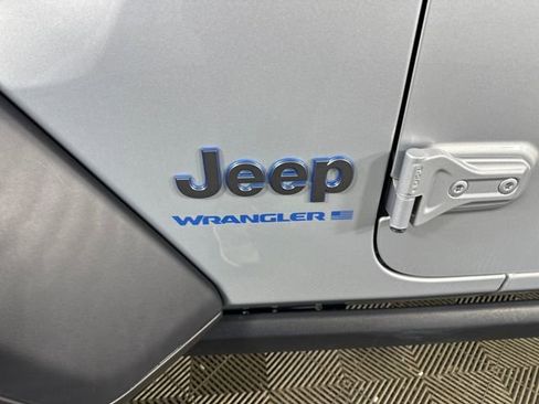 Used 2024 Jeep Wrangler Unlimited image 10