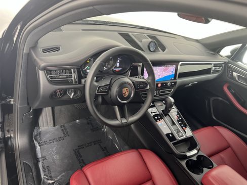 Used 2026 Porsche Macan AWD/4WD image 4
