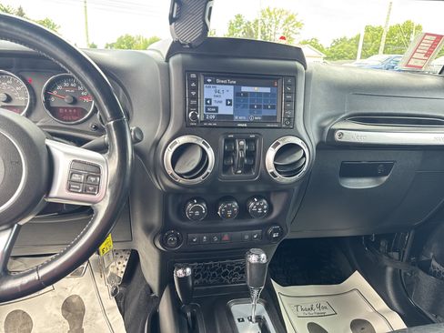 Used 2015 Jeep Wrangler Unlimited Rubicon AWD/4WD image 24
