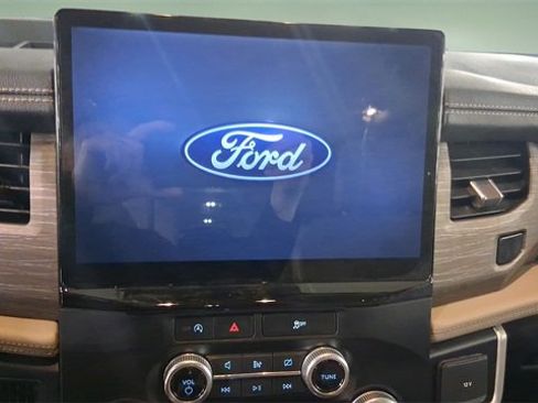 Used 2024 Ford Expedition Limited image 11