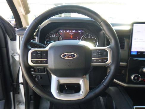 Used 2024 Ford Expedition XLT image 13