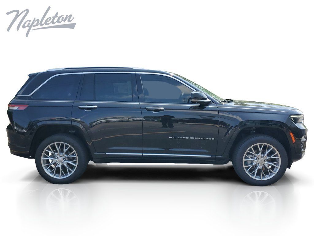 Used 2022 Jeep Grand Cherokee Summit AWD/4WD image 7