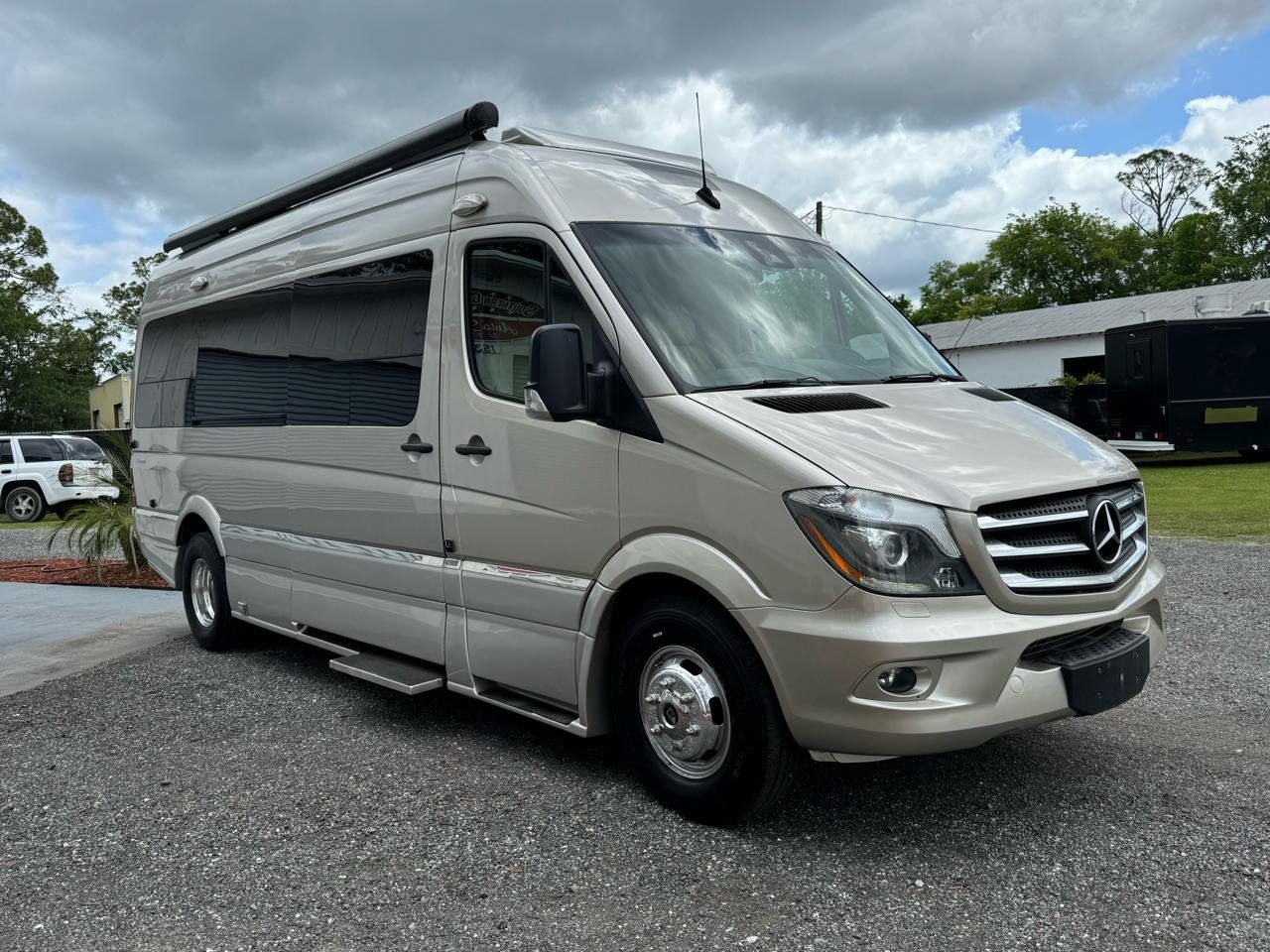 Used 2017 Mercedes-Benz Sprinter 3500 image 3