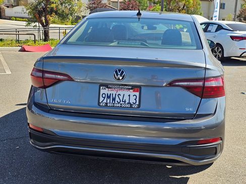 Used 2024 Volkswagen Jetta SE FWD image 5